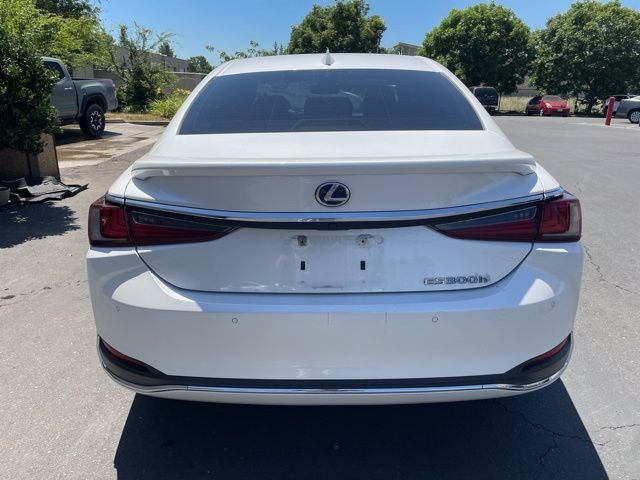 Used 2022 White Lexus 300h image 4