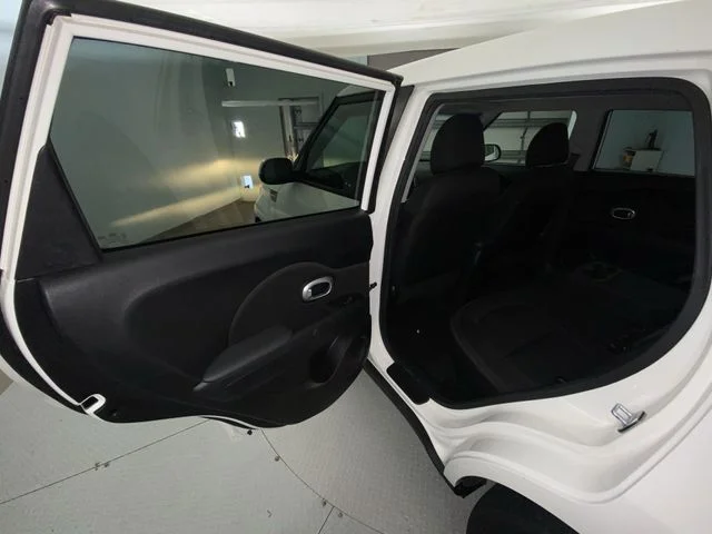 Used 2018 White Kia Plus image 21
