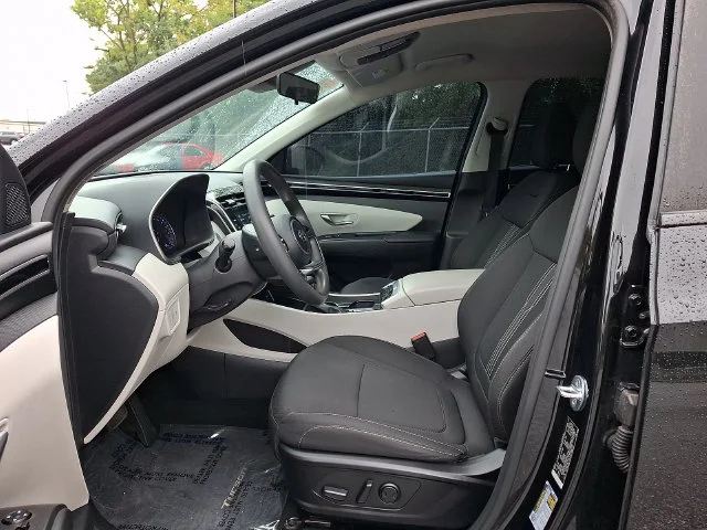 Used 2023 Black Hyundai SEL image 13