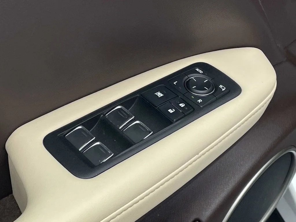 Used 2018 White Lexus 350 image 13