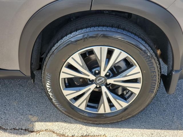 Used 2023 Gray Nissan SV image 9