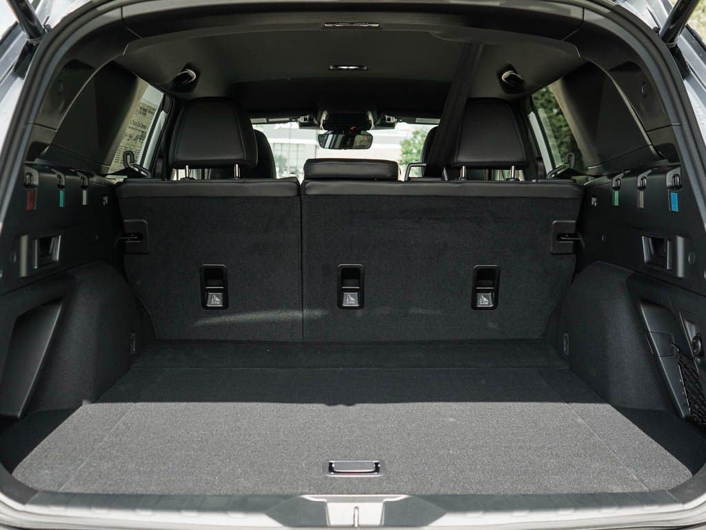 New 2026 CRYSTAL BLACK SILICA Subaru Premium image 8