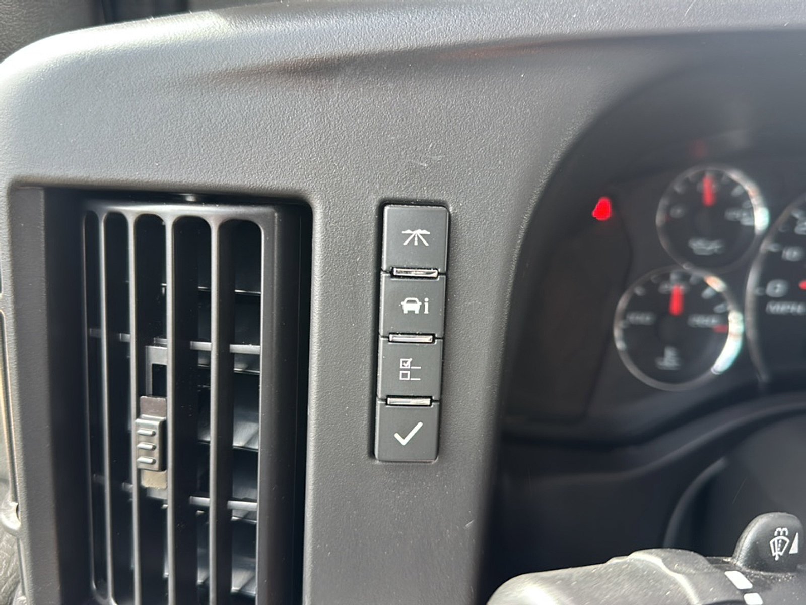 2025 Chevrolet Express Cargo Work Van - Photo 27