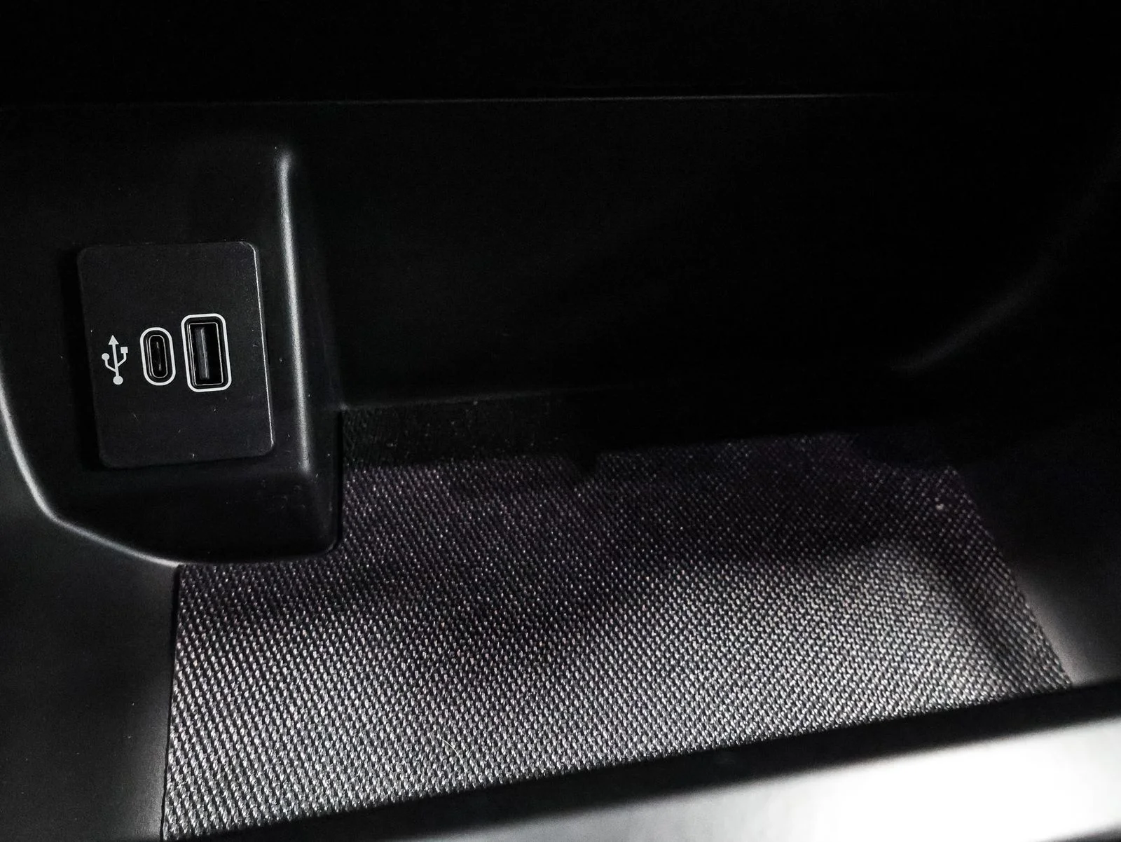 New 2026 Carbonized Gray Metallic Ford XLT image 30