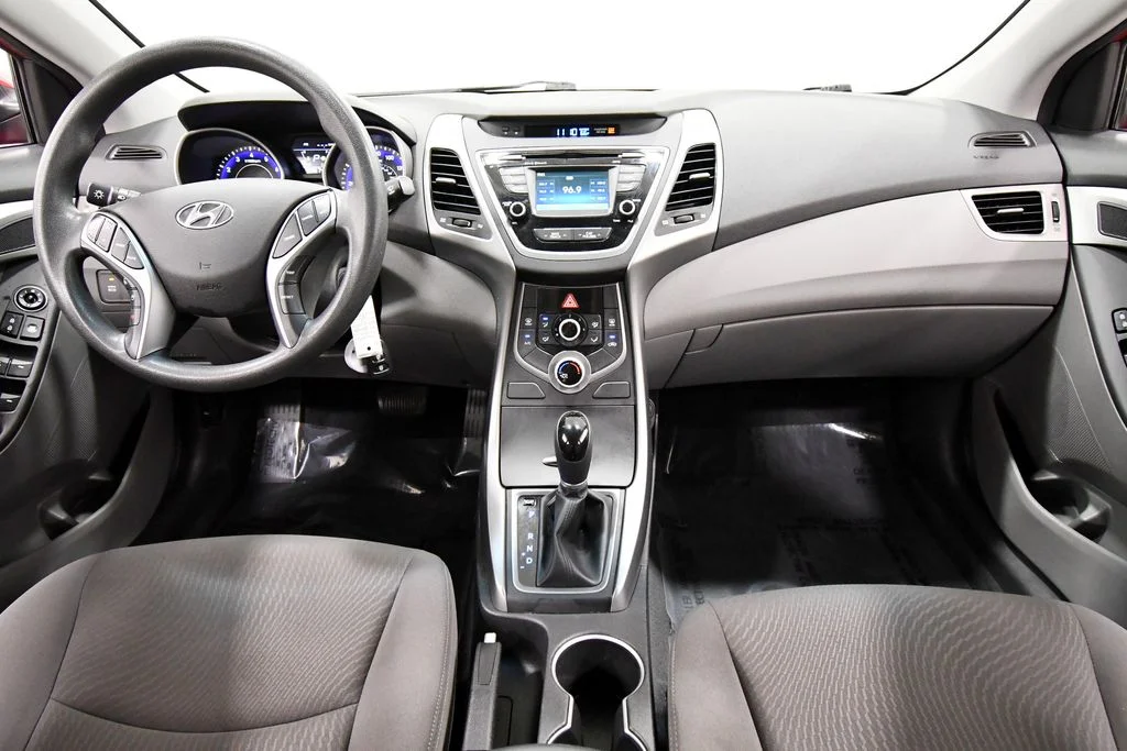 Used 2016 Red Hyundai SE image 3