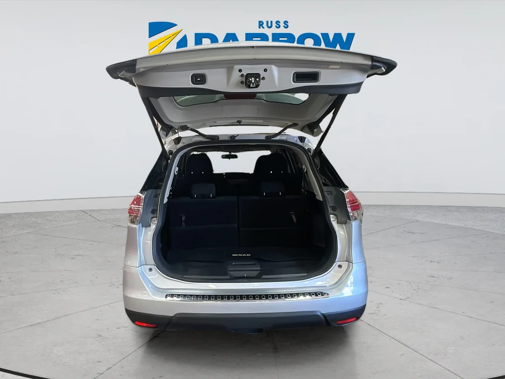 Used 2015 Silver Nissan SV image 31
