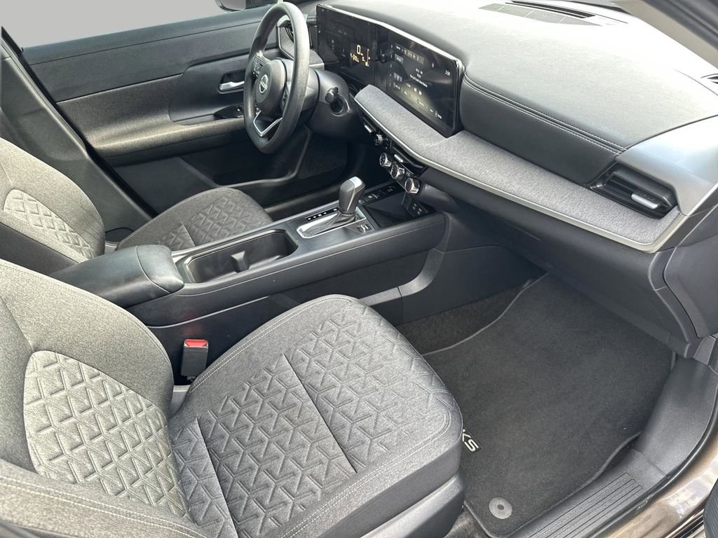 Used 2025 Brown Nissan SV image 23