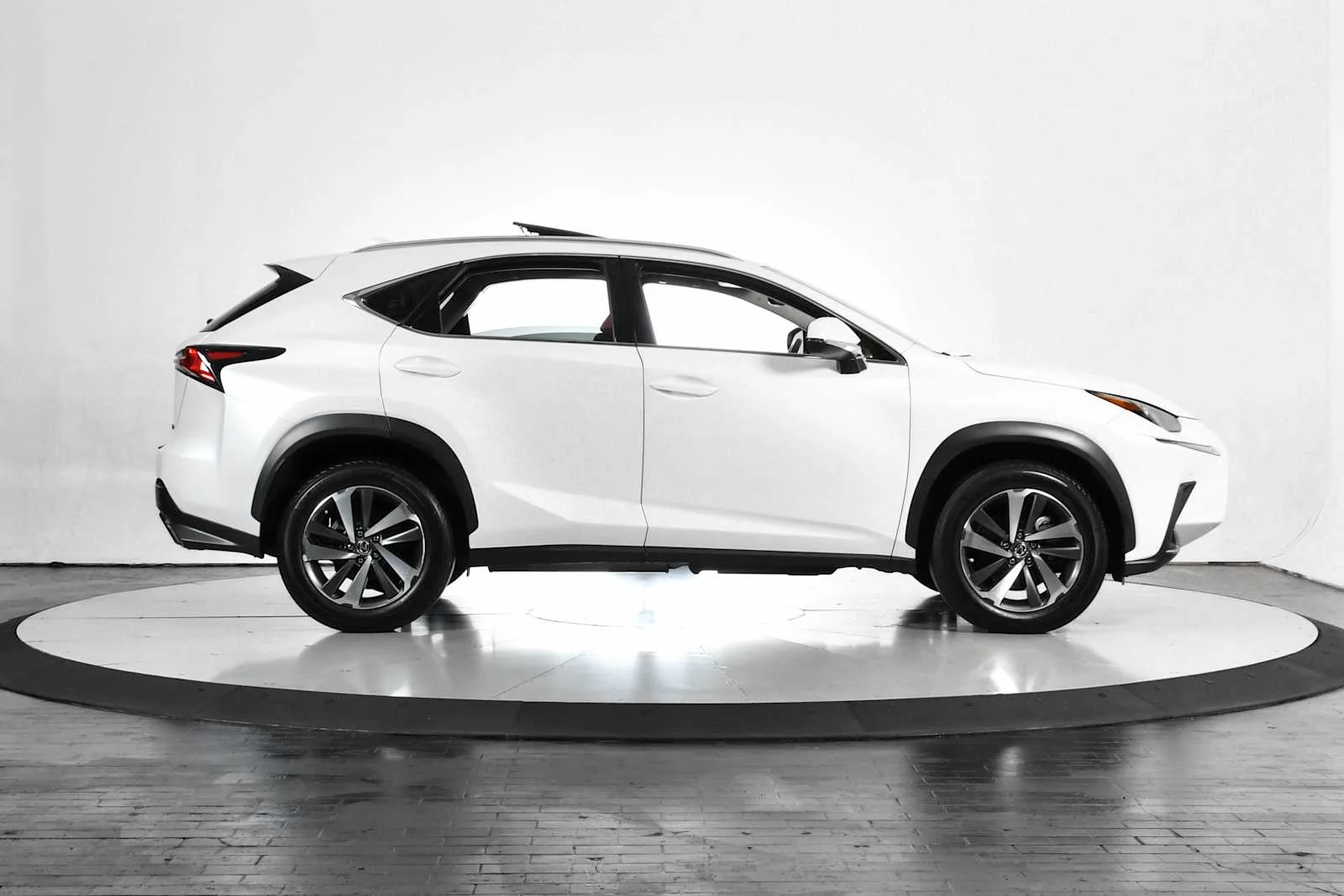 Used 2020 Eminent White Pearl Lexus  image 9