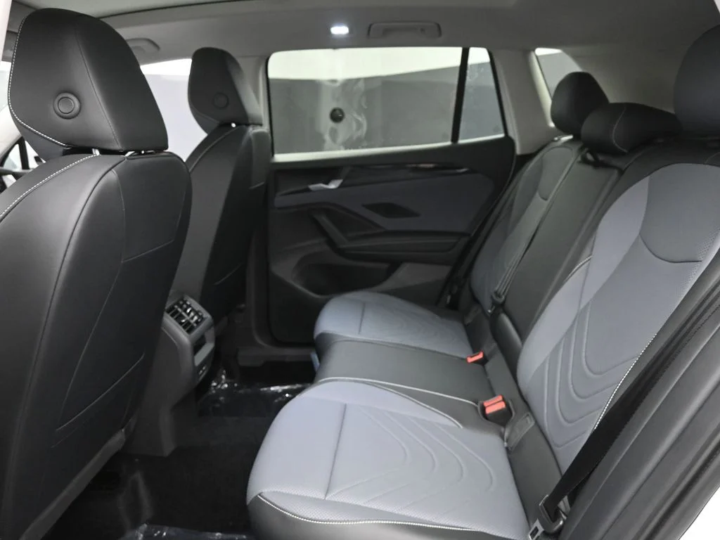 New 2026 White/off-white Volkswagen 2.0T SE image 12