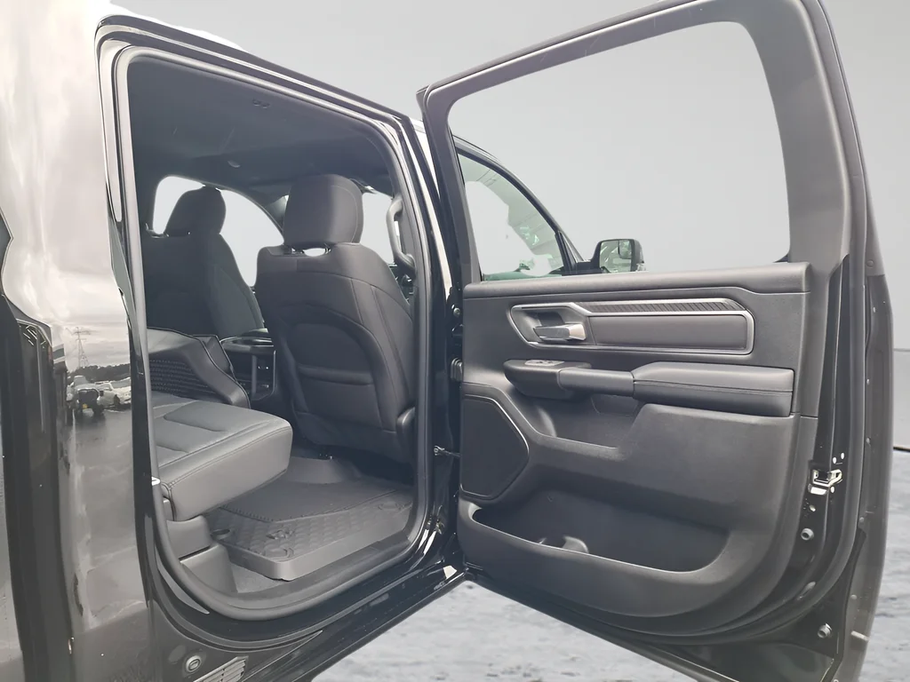 New 2026 Diamond Black Crystal Pearl-Coat Exterior Paint RAM Big Horn/Lone Star image 13