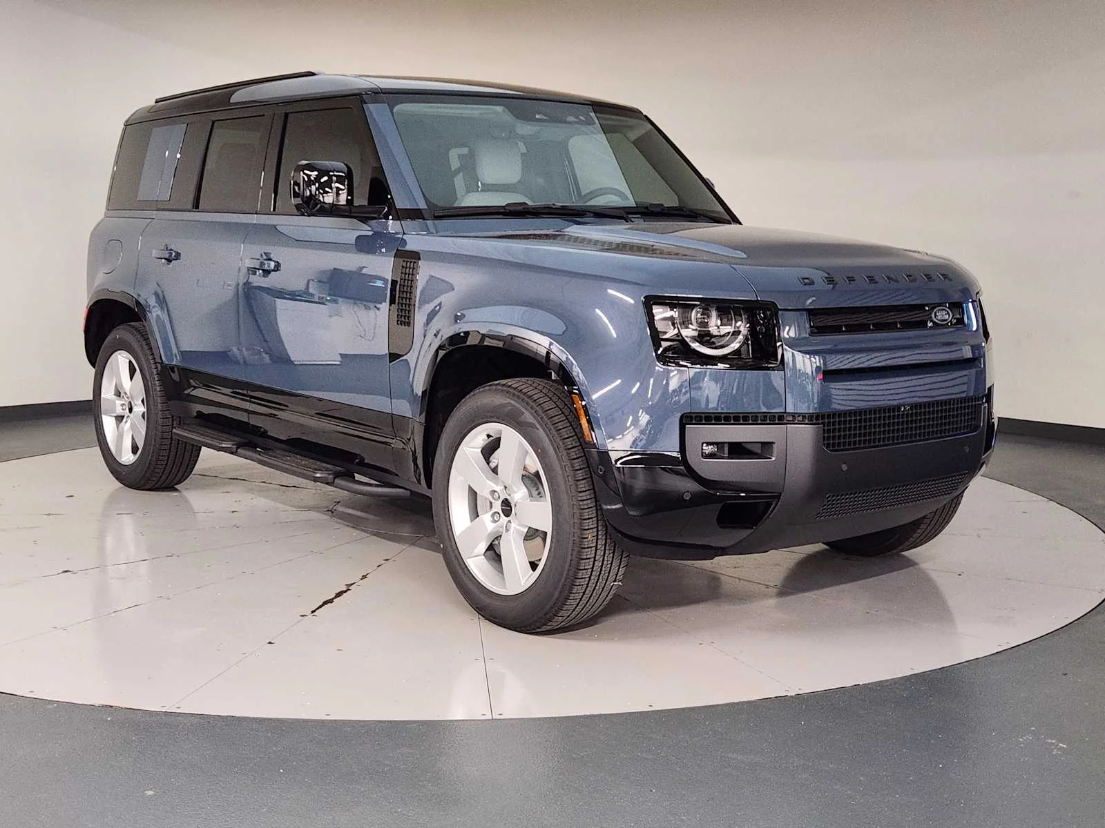 2026 Land Rover Defender X-Dynamic SE - Photo 10