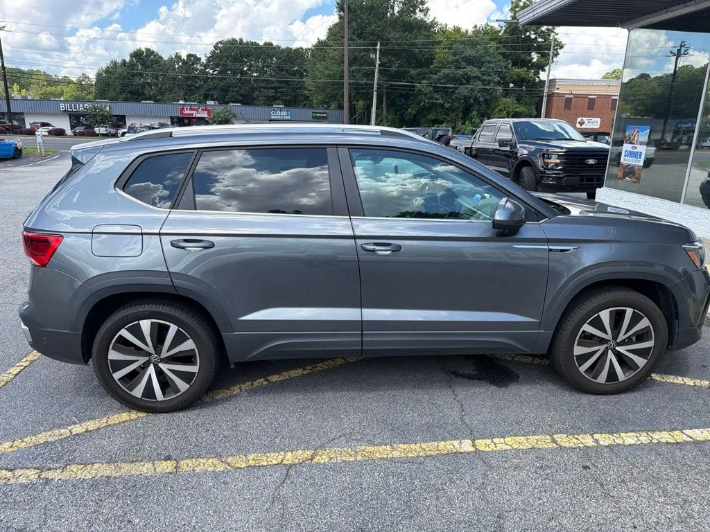 Used 2022 Gray Volkswagen 1.5T SE image 3