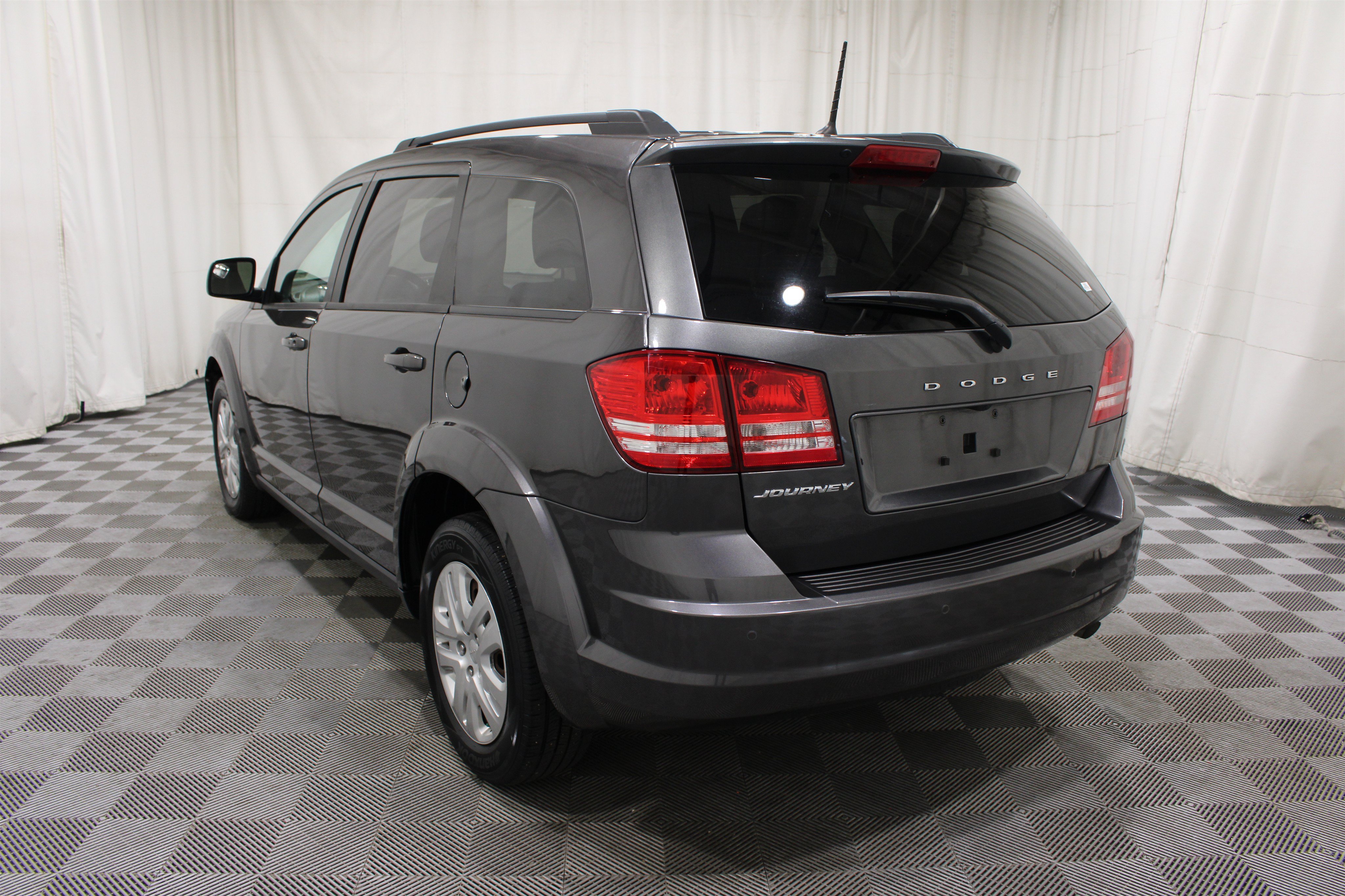 Used 2020 Granite Pearlcoat Dodge SE Value image 29