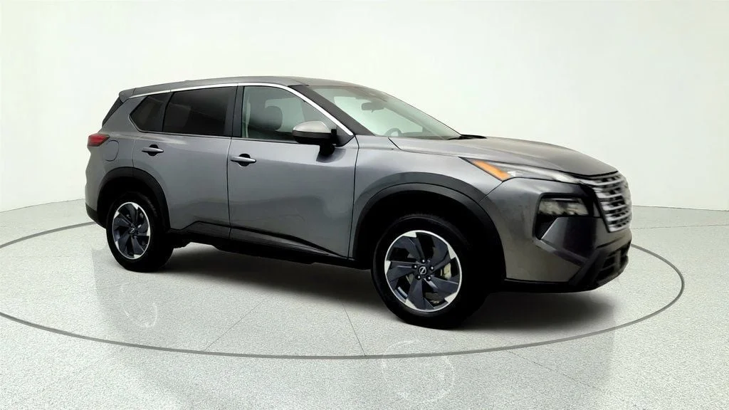 Used 2025 Gun Metallic Nissan FWD SV image 3