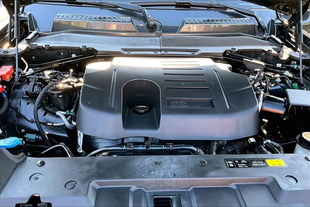 Used 2023 Gray Land Rover X-Dynamic SE image 9