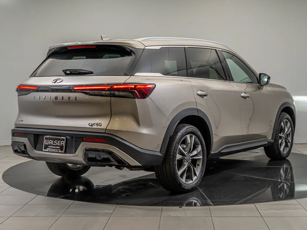 Used 2023 Warm Titanium INFINITI LUXE image 5