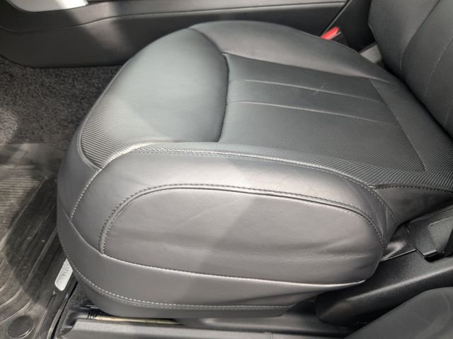 Used 2024 White Land Rover SE image 18