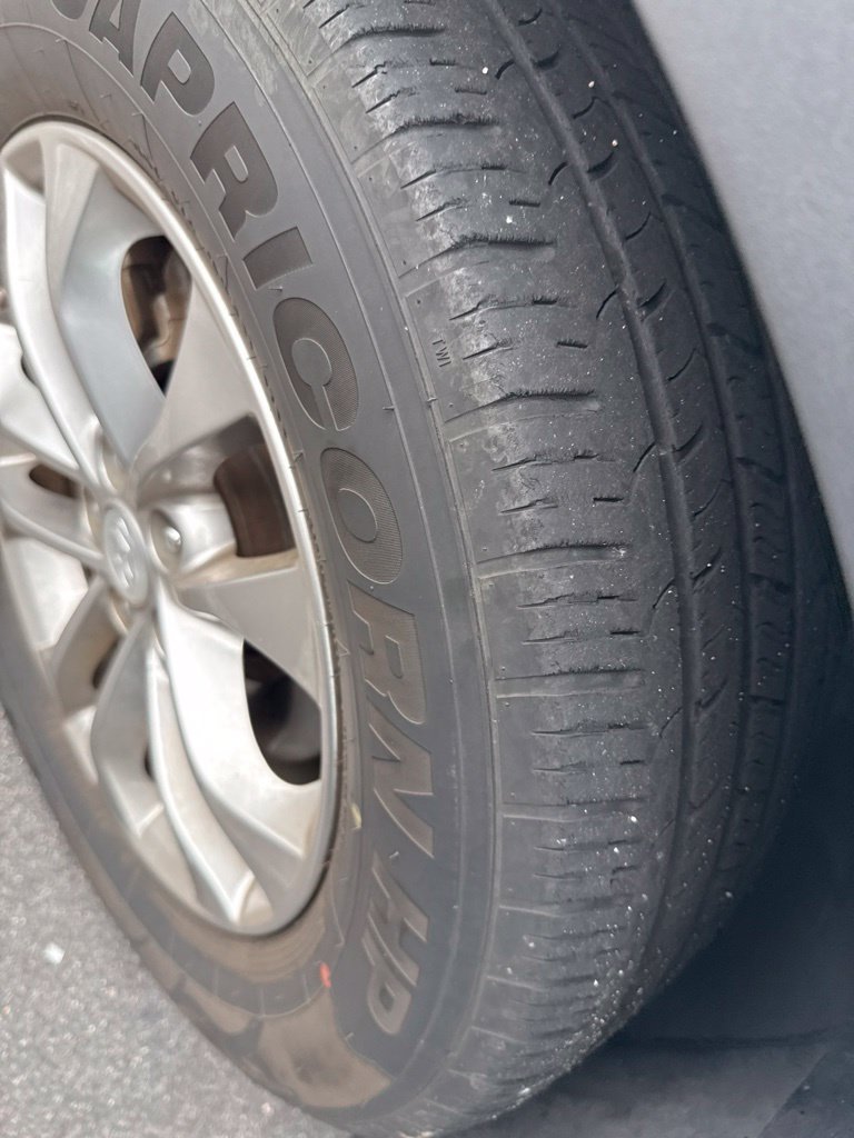 Used 2019 Gray Hyundai SE image 8