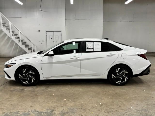 Used 2024 White Hyundai Limited image 4