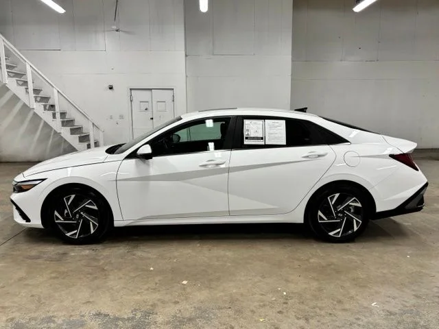 Used 2024 White Hyundai Limited image 4