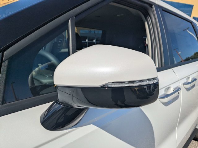 New 2027 White Kia LXS image 14