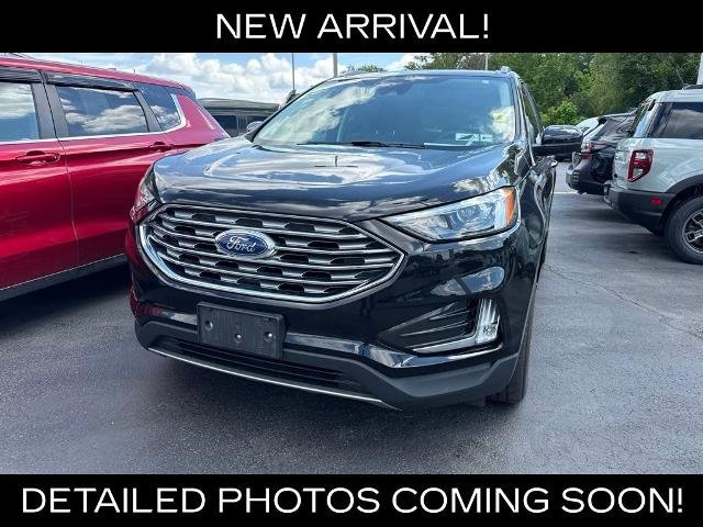 Used 2022 Black Metallic Ford SEL image 5