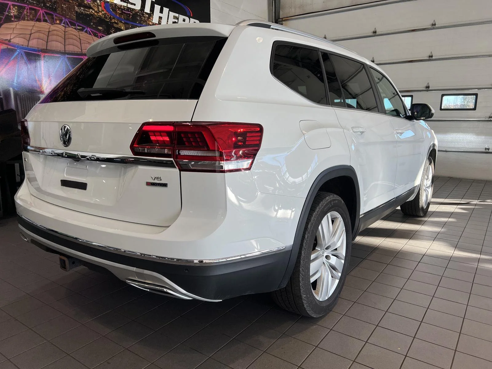 Used 2019 Pure White Volkswagen 3.6L V6 SEL image 8