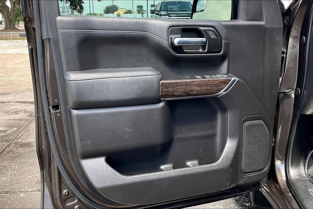 Used 2021 Brown GMC Elevation image 17