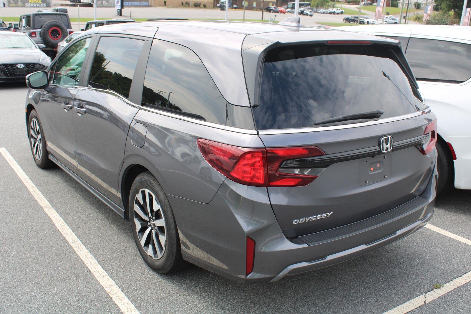 Used 2025  Honda EX-L image 6