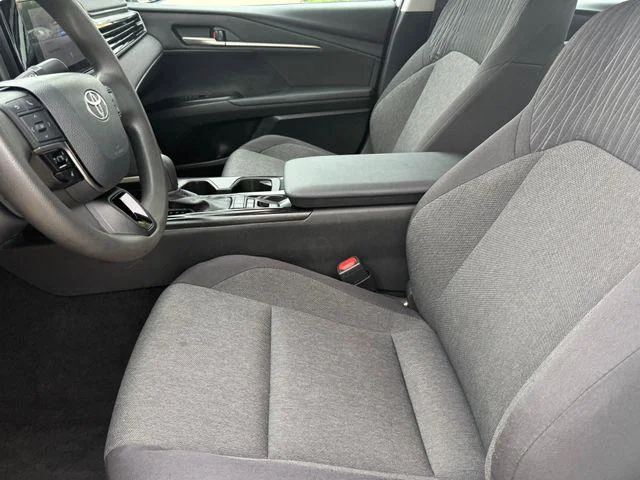 2025 Toyota Camry LE - Photo 38