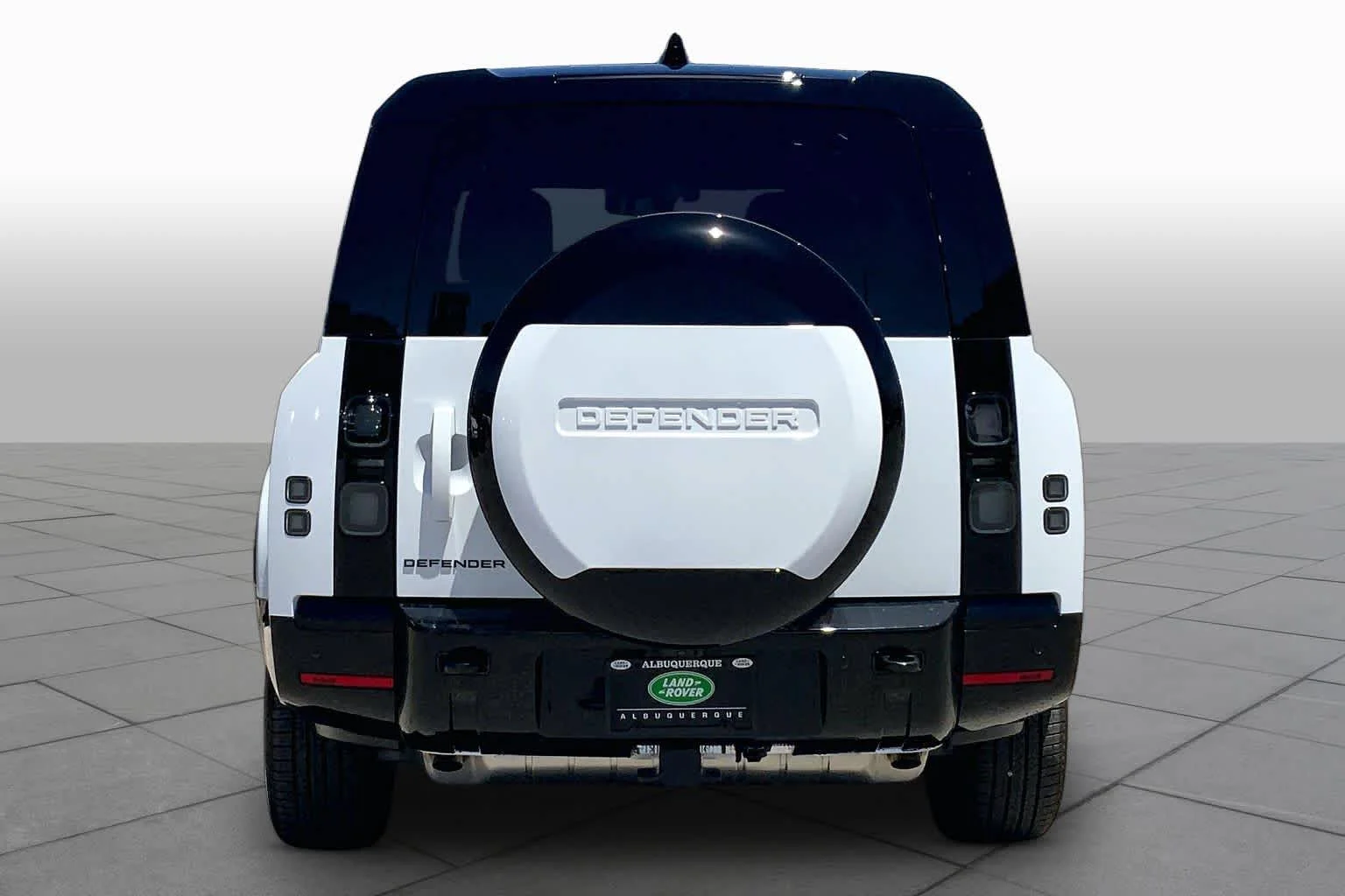 New 2026 Fuji White Land Rover X-Dynamic SE image 4