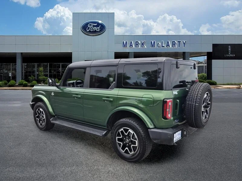 Used 2025 Green Metallic FORD OUTER BANKS 4 DOOR 4X4 image 3