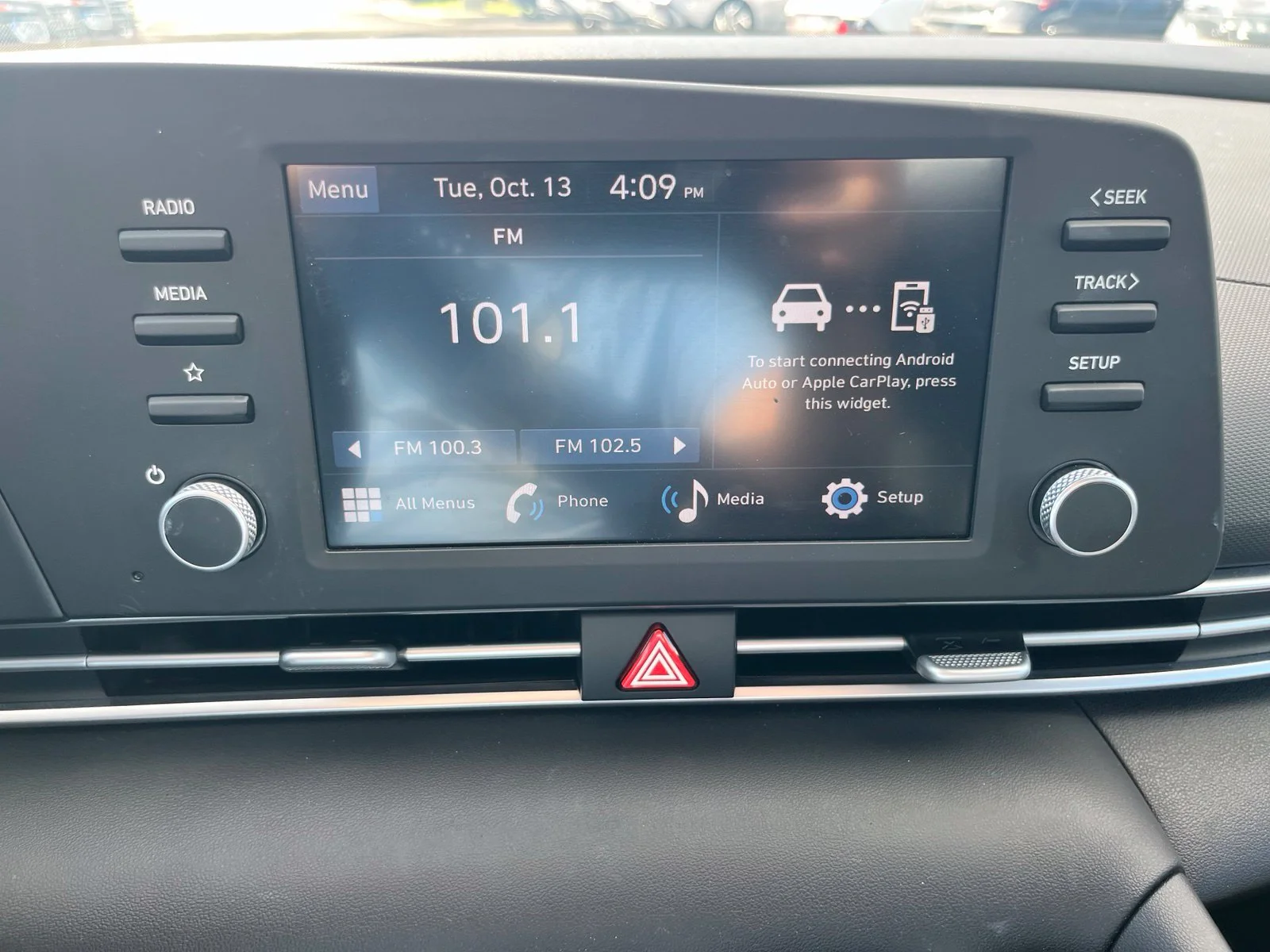 Used 2025 White Hyundai SE image 12