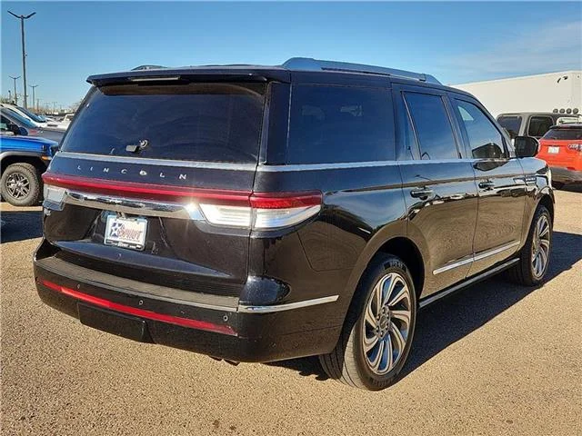 Used 2024 Infinite Black Metallic Clearcoat Lincoln Reserve 4x4 image 4