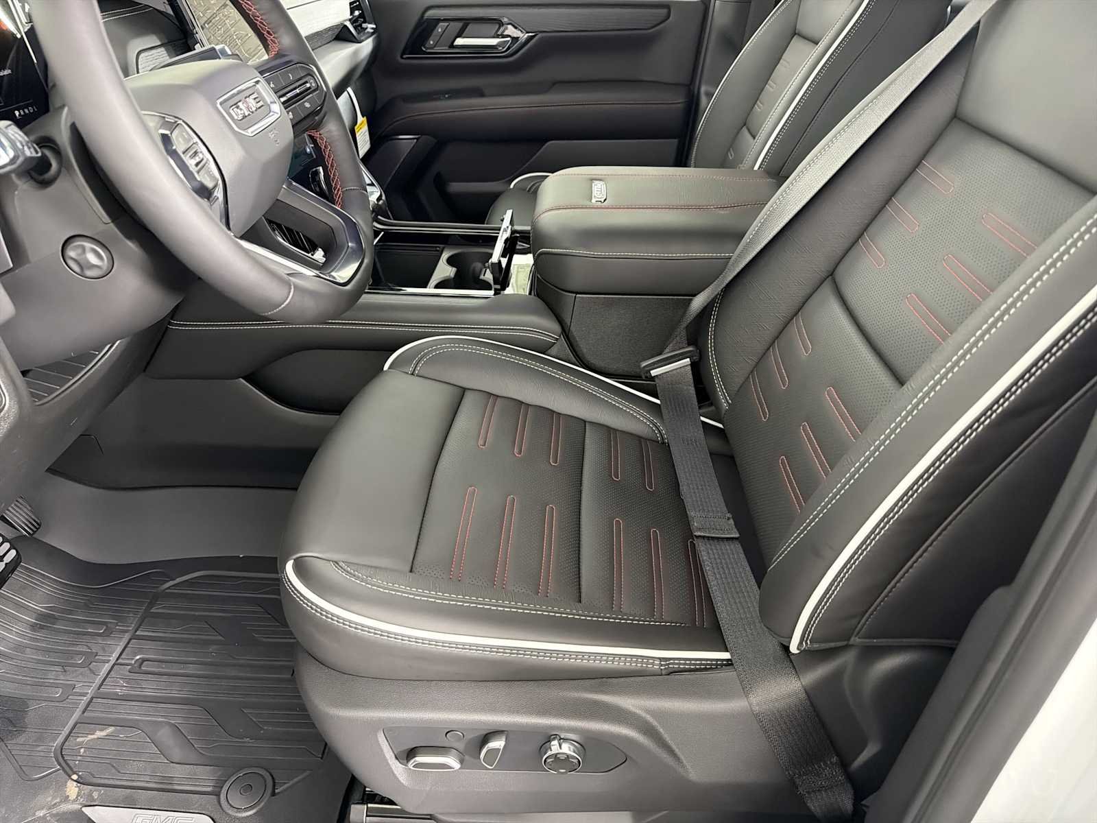 2026 GMC Yukon AT4 Ultimate - Photo 8