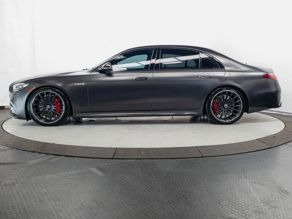 Used 2024 MANUFAKTUR Graphite Gray Magno Mercedes-Benz S 63 E AMG® image 4