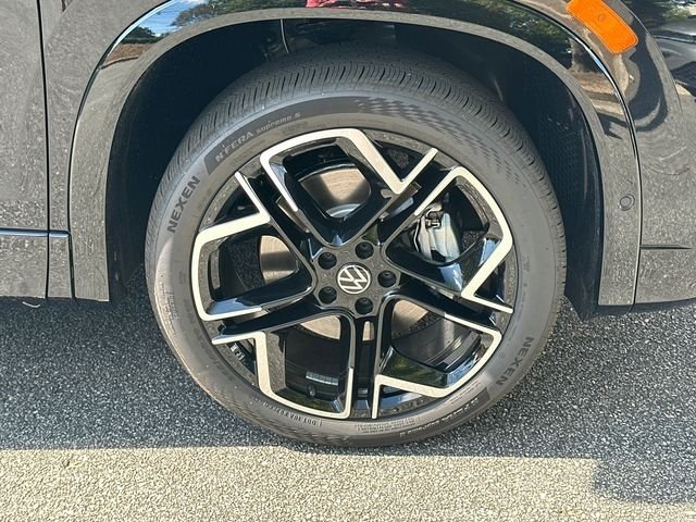 New 2026 Deep Black Pearl Volkswagen 2.0T SEL R-Line Turbo image 13