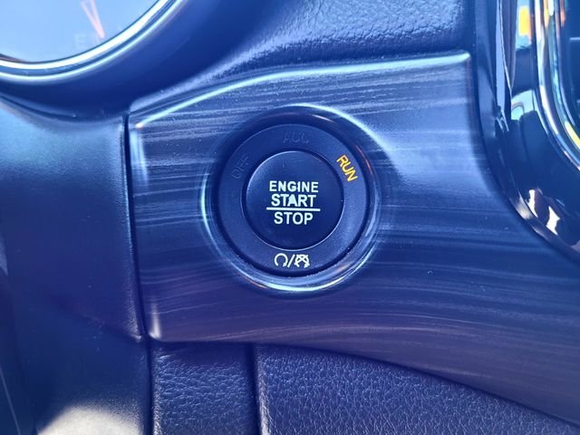 Used 2019 Silver Jeep Altitude image 18
