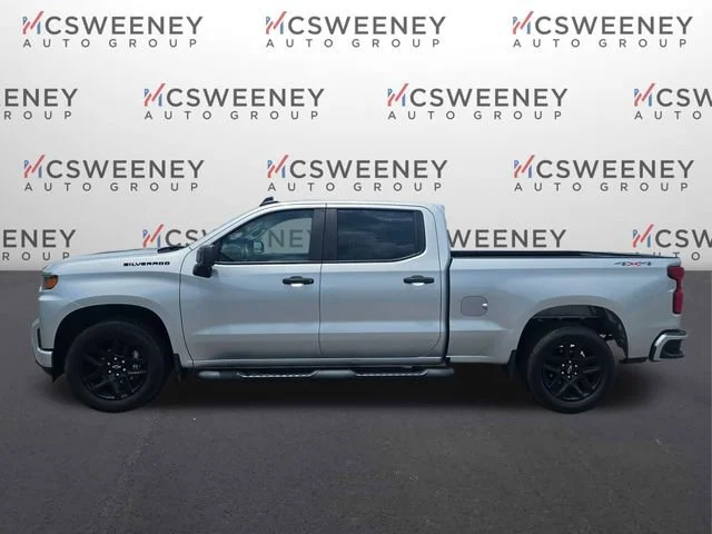 Used 2022 Silver Ice Metallic Chevrolet Custom image 2