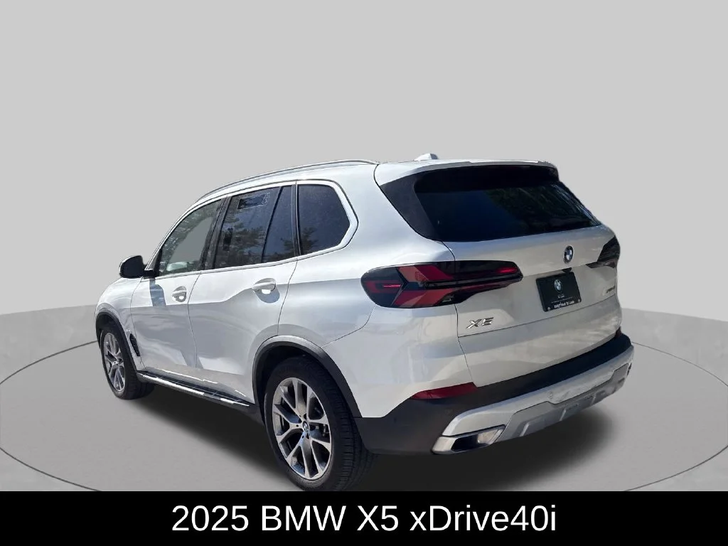 Used 2025 White BMW xDrive40i image 3