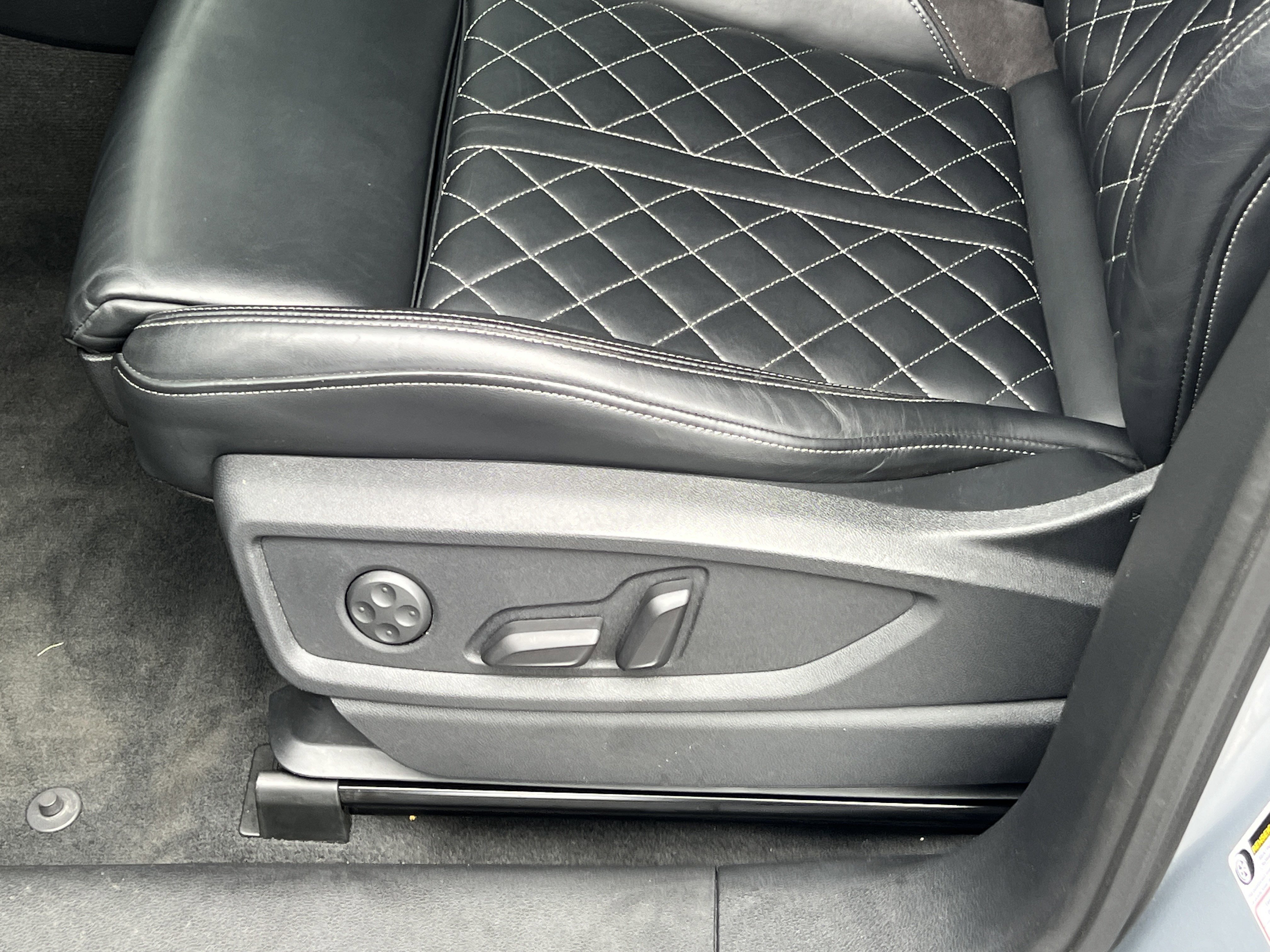 Used 2019 Florett Silver Metallic Audi Premium Plus image 12
