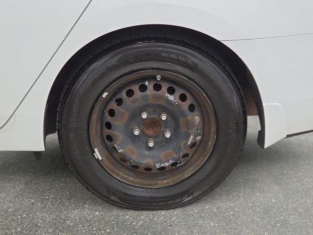 Used 2015 White Nissan S image 30