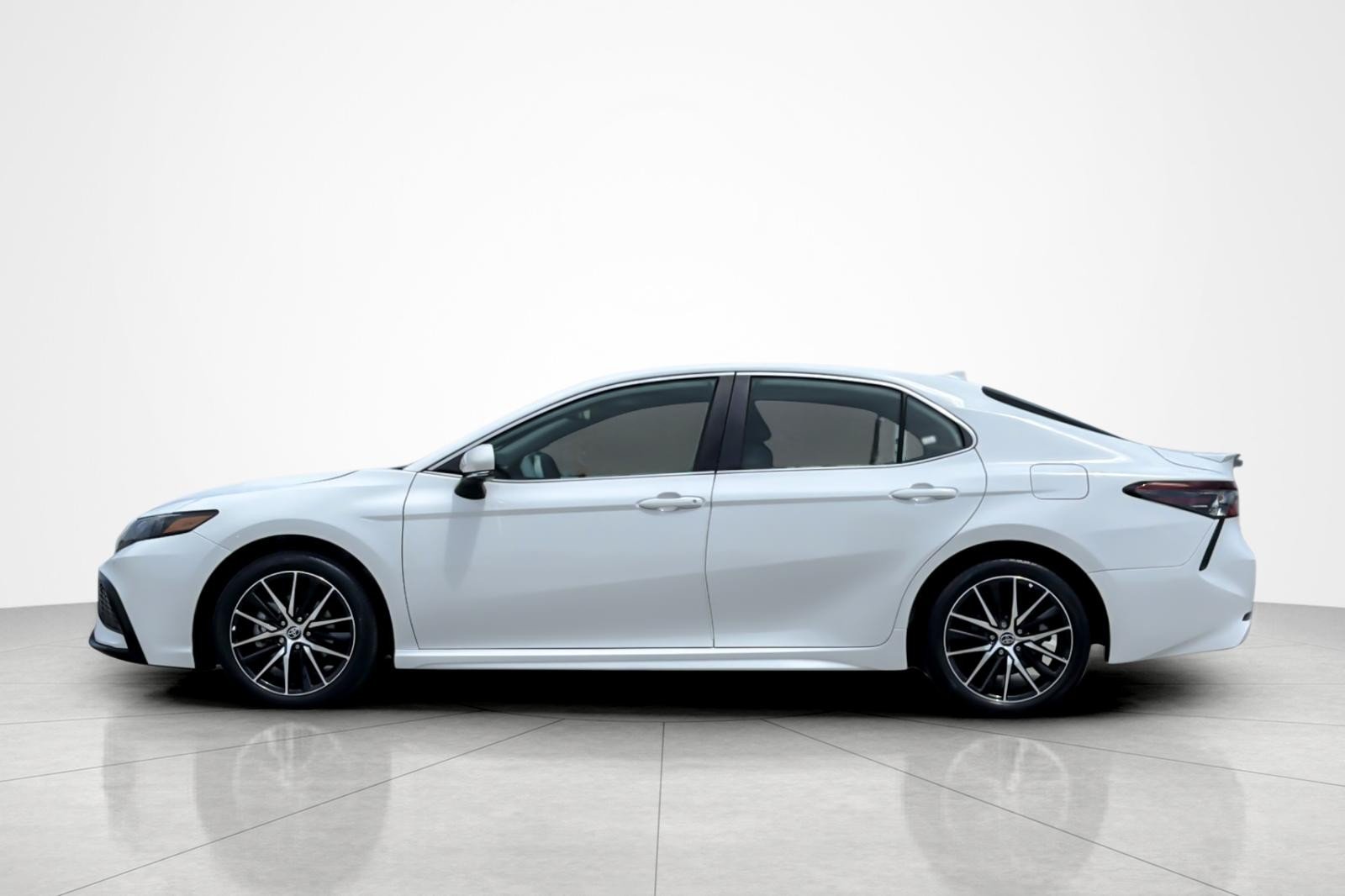 Used 2023 Ice Cap Toyota SE image 2