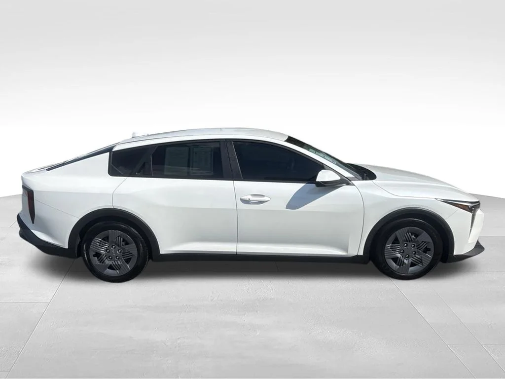 Used 2025 White Kia LX image 17