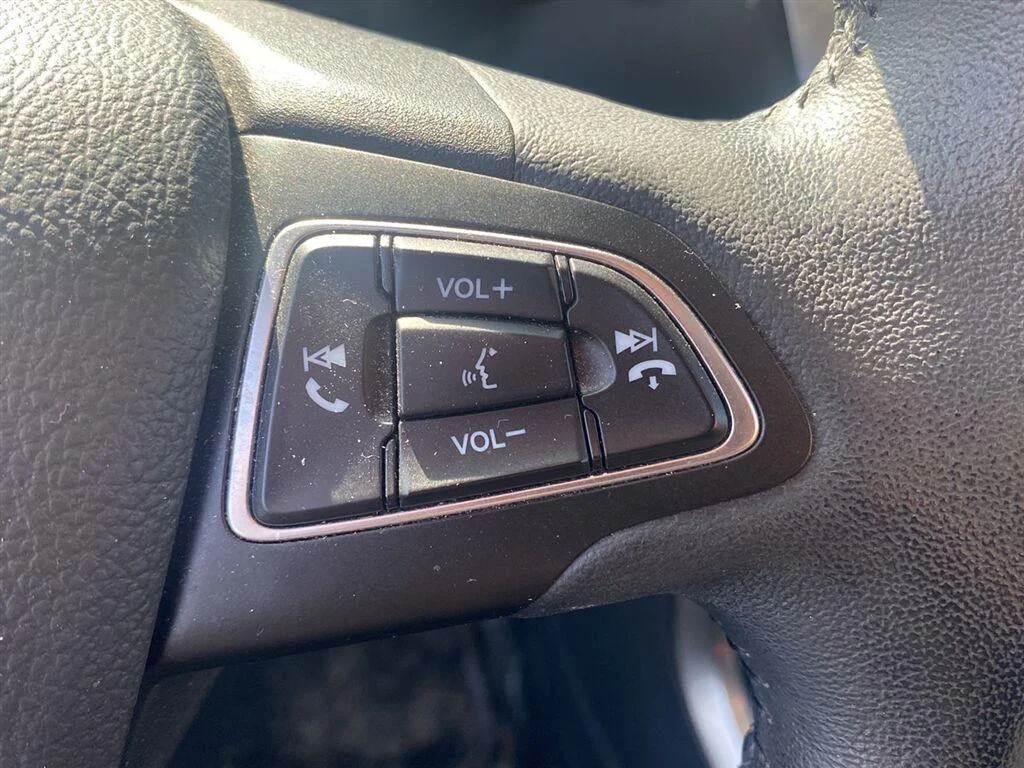 Used 2019 Shadow Black Ford SE image 19