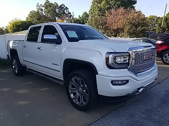 Used 2018 WHITE FROST TRICOAT GMC Denali image 3