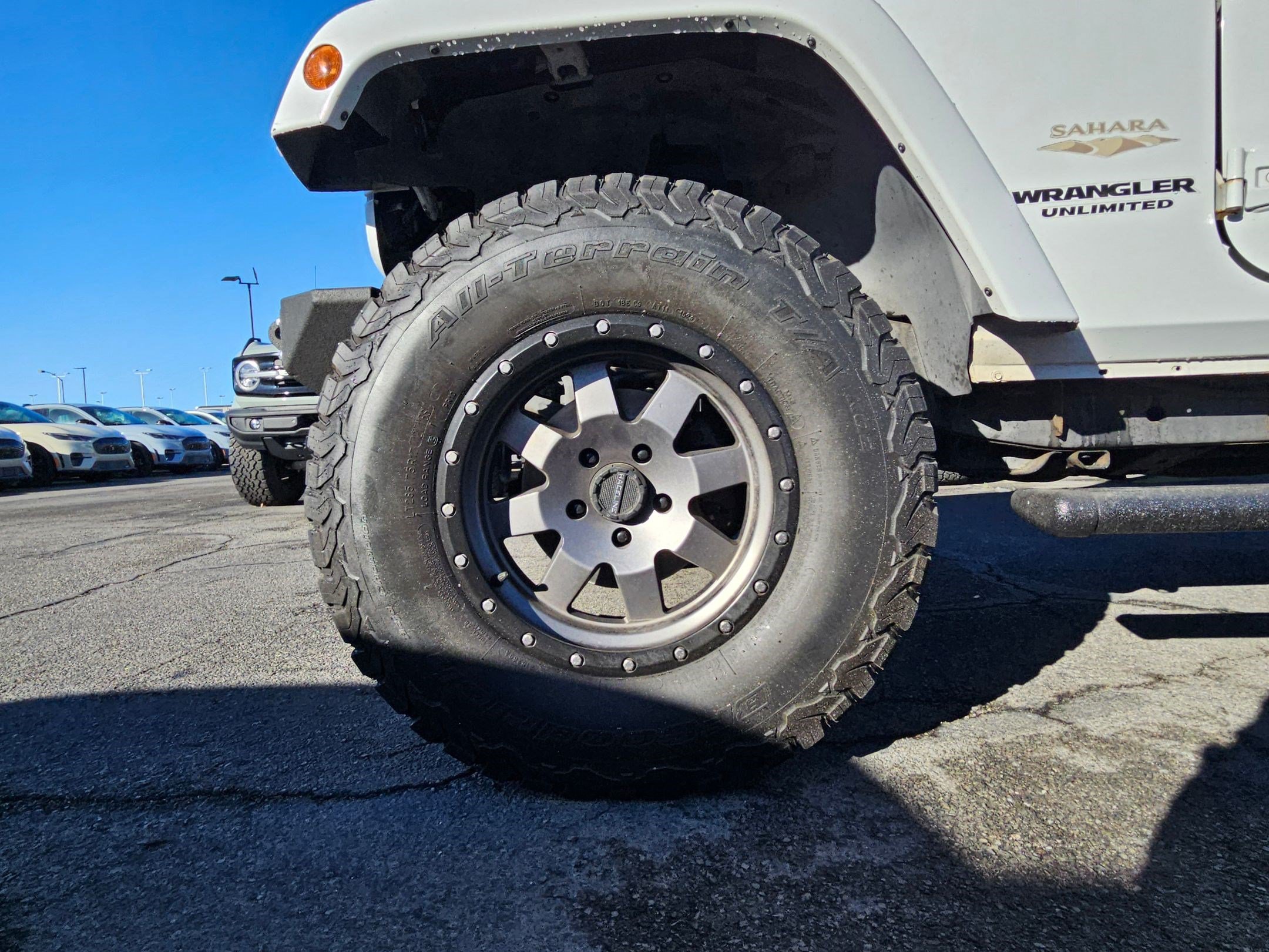 Used 2013 Bright White Clearcoat Jeep Sahara image 11