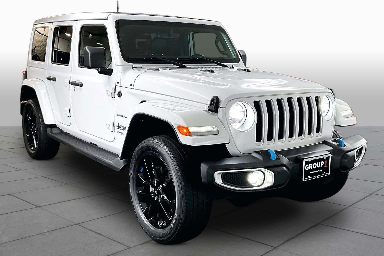 Used 2022 Bright White Clearcoat Jeep Unlimited Sahara image 3