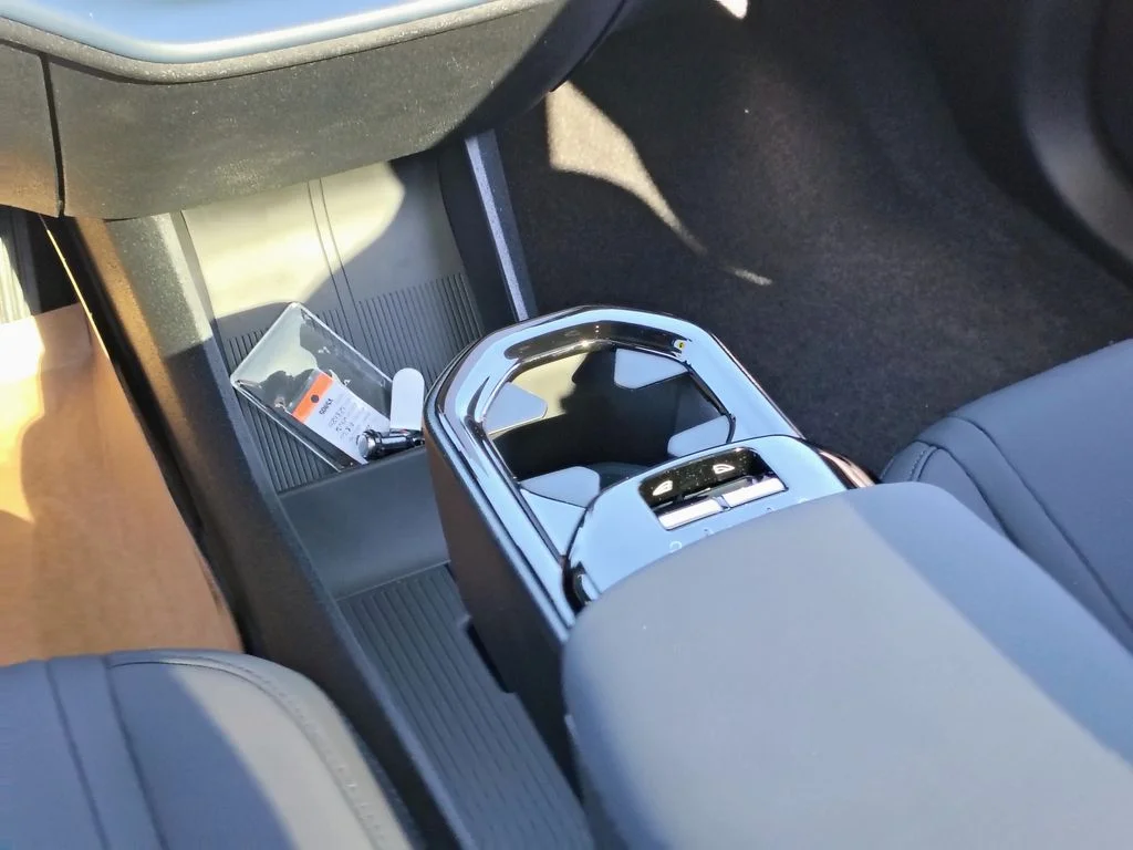 New 2026 Crystal White Volvo Plus image 22