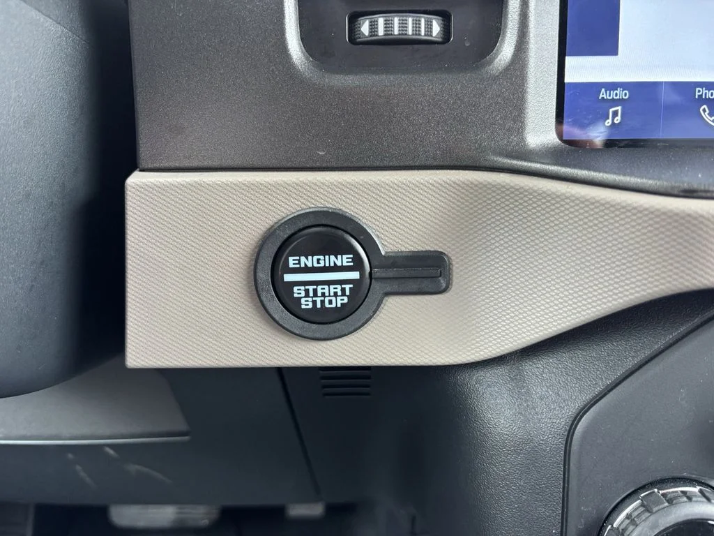 Used 2024 Gray Ford Wildtrak image 28